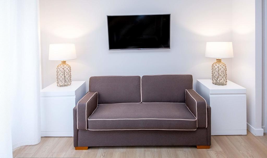 Suite 136 Palermo Room photo